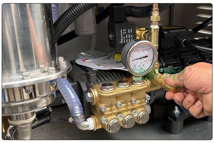 潔匠凈化污泥制磚利用高壓噴霧設(shè)備實現(xiàn)除臭