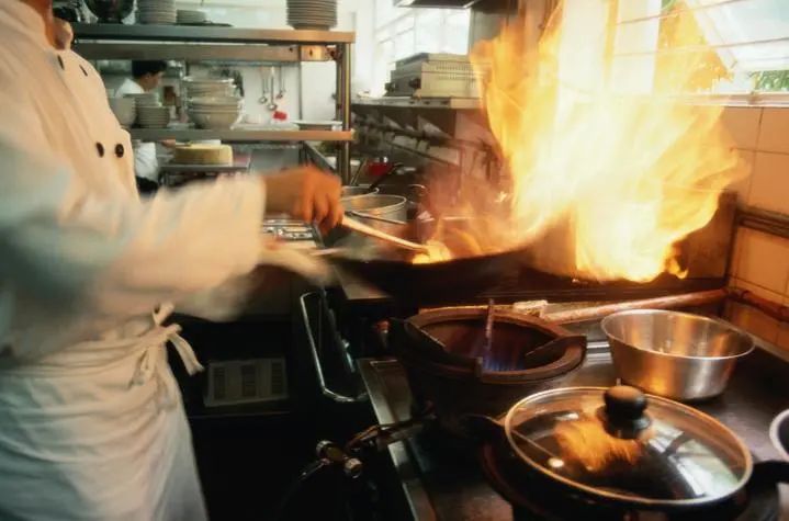 警惕餐飲油煙異味！北京執(zhí)行《排放標準》，最高罰款100萬！.jpg